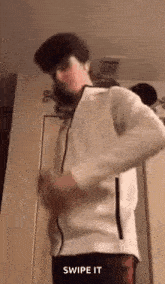 at_175083263426661.gif